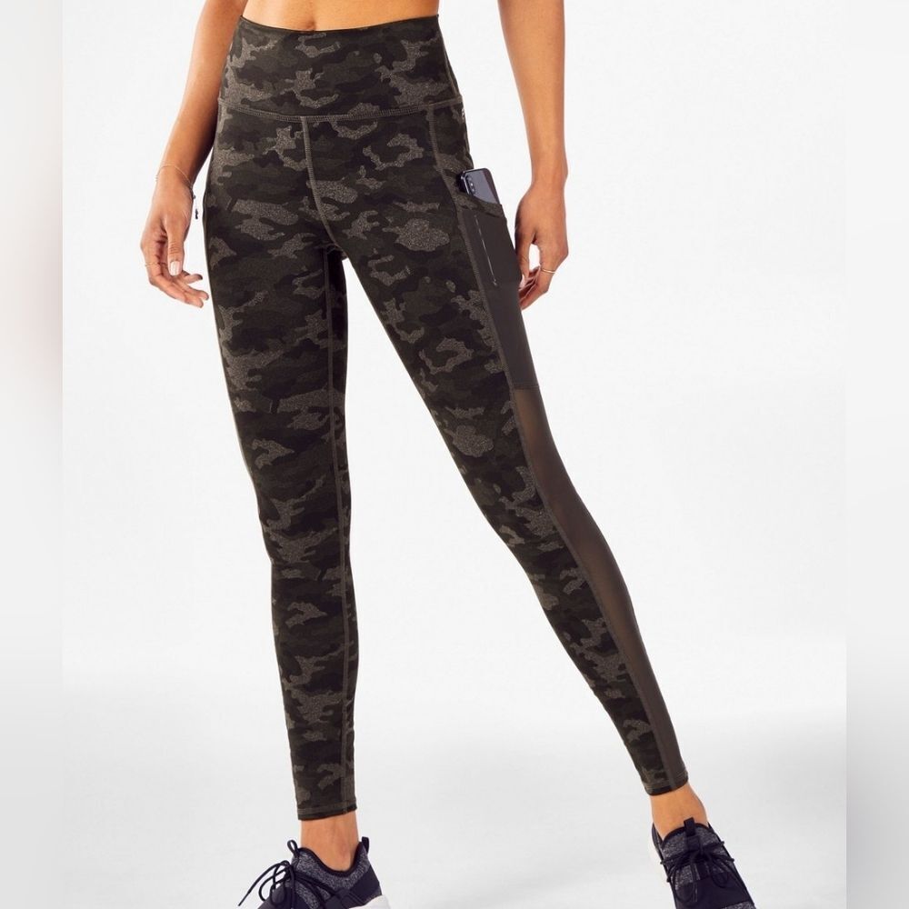 🐢 Fabletics Powerhold High Waisted Pocket Mesh Camo Leggings SIZE XXL